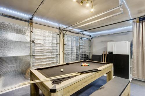 Foto de la galería de 1 Block to Beach Biloxi Townhome with Media Room en Beauvoir