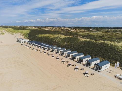 an aerial view of a group of animals on the beach at Logeren aan Zee in Katwijk aan Zee