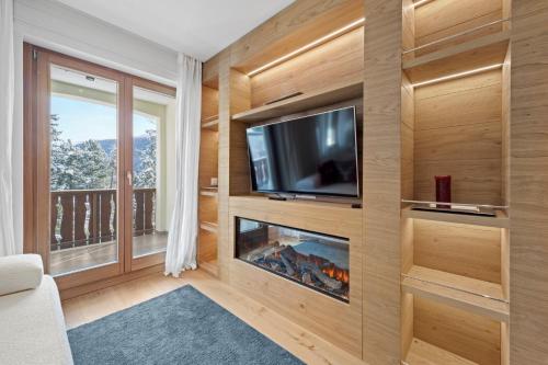 Luxury Lakeview Apartment in St Moritz Center