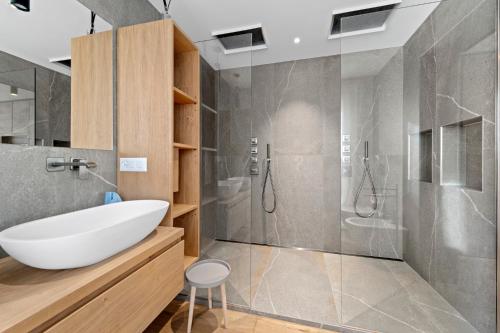 Luxury Lakeview Apartment in St Moritz Center