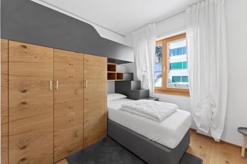 Luxury Lakeview Apartment in St Moritz Center