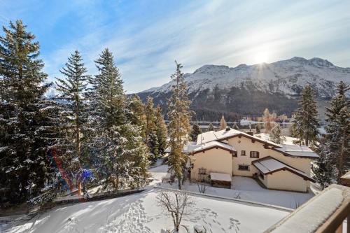 Luxury Lakeview Apartment in St Moritz Center