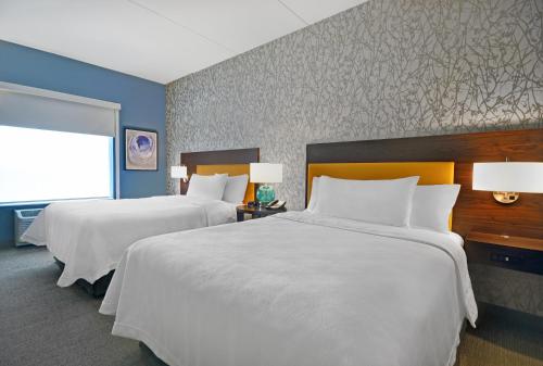 Katil atau katil-katil dalam bilik di Home2 Suites By Hilton Ashburn, Va