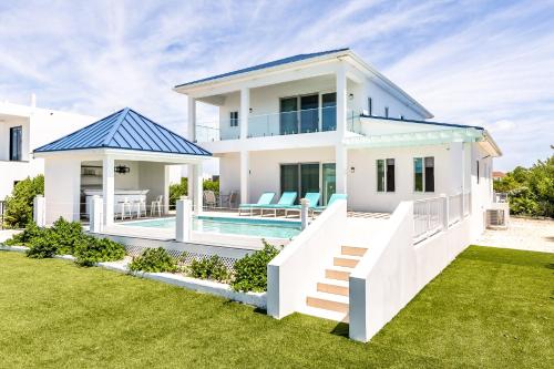 New Unique Villa Blue Top! 4 Bedroom Waterfront