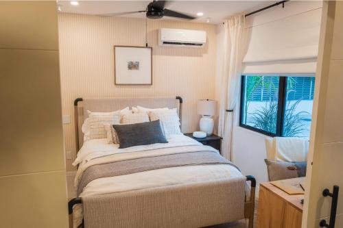 En eller flere senge i et værelse på Carlton Cove