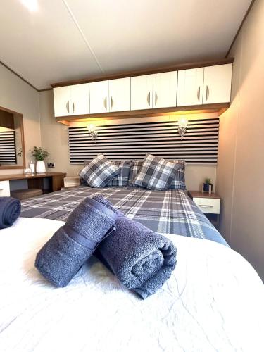 a bedroom with a bed with blue sheets and pillows at Seashell Retreat in Scarborough