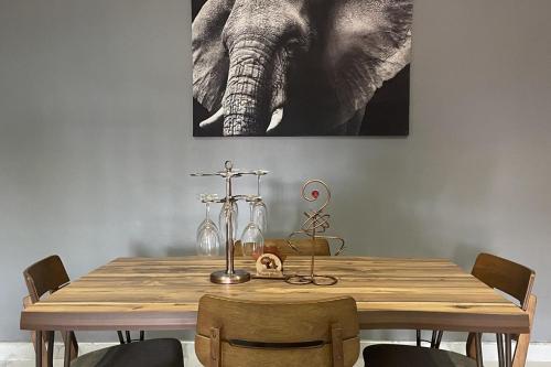 Gambar di galeri bagi 1 Bedroom House Sleeps 2 - Free Parking - WiFi di Tamale