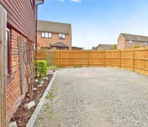 a backyard with a fence next to a house at The welcoming home in Saint Michaels