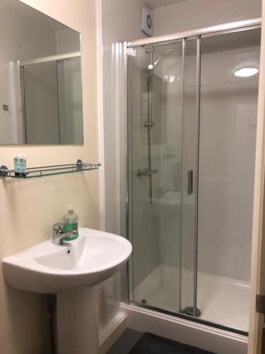 Ένα μπάνιο στο Montrose Guest House