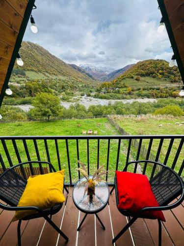 Nespecifikovaný výhled na hory nebo výhled na hory při pohledu z prázdninového domu