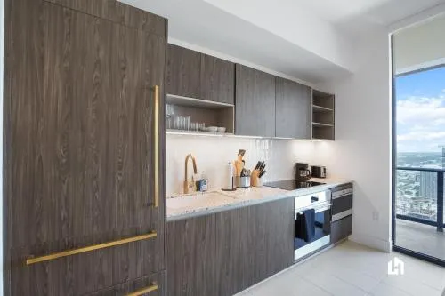 Stylish Apartments with Partial Ocean Views in Downtown! photo 134