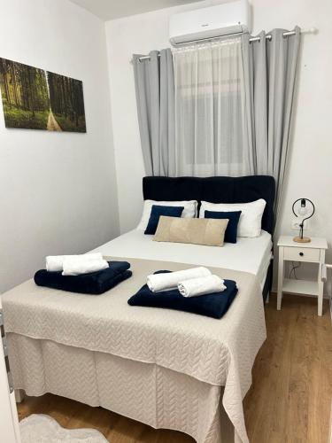 Ένα ή περισσότερα κρεβάτια σε δωμάτιο στο Apartment Tajra
