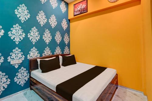 Ένα ή περισσότερα κρεβάτια σε δωμάτιο στο SPOT ON Surya Hotel