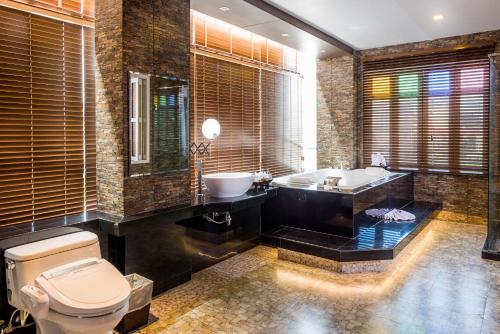 Kúpeľňa v ubytovaní Nipa Resort, Patong Beach - SHA Extra Plus