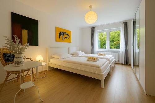 Ένα ή περισσότερα κρεβάτια σε δωμάτιο στο VAJAGIC Apartment mit GartenLounge! Messe, Klinikum, Krupp Krankenhaus