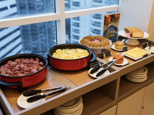 الطعام في الفندق أو بالجوار