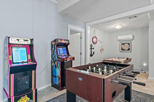5BR One Block to Beach- Hot Tub- Pool- Golf Cart- Pets photo 8