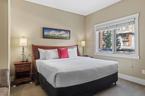 Ένα ή περισσότερα κρεβάτια σε δωμάτιο στο Mountain View Escape Sleeps 6 with Hot Tub and Pool