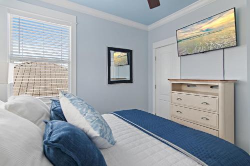 5BR One Block to Beach- Hot Tub- Pool- Golf Cart- Pets photo 23