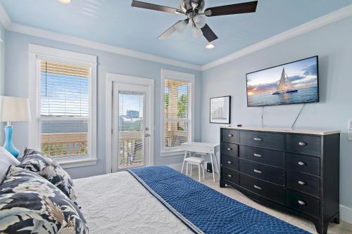 5BR One Block to Beach- Hot Tub- Pool- Golf Cart- Pets photo 16