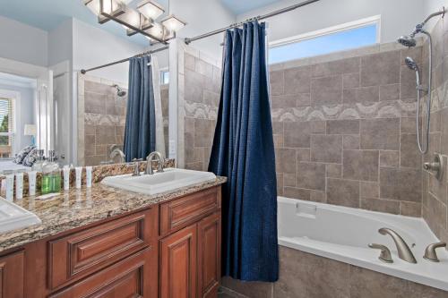 5BR One Block to Beach- Hot Tub- Pool- Golf Cart- Pets photo 18