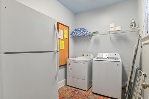 5BR One Block to Beach- Hot Tub- Pool- Golf Cart- Pets photo 38