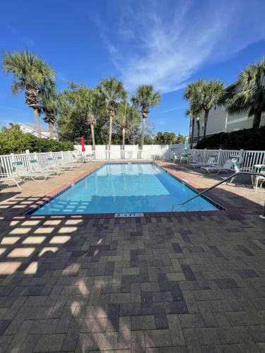 5BR One Block to Beach- Hot Tub- Pool- Golf Cart- Pets photo 4