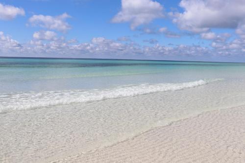 5BR One Block to Beach- Hot Tub- Pool- Golf Cart- Pets photo 3