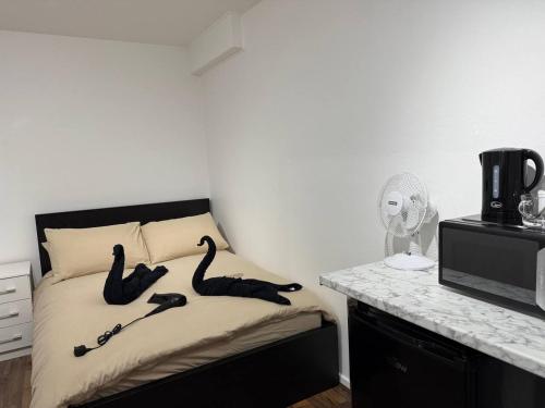 Giường trong phòng chung tại London Clapham Room - Local