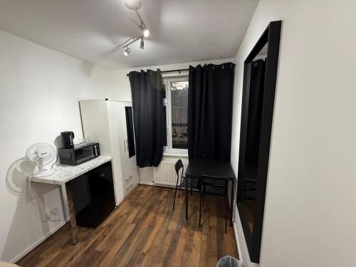 Nhà bếp/bếp nhỏ tại London Clapham Room - Local