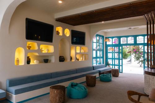 TV a/nebo společenská místnost v ubytování Endorphins Beach Villa