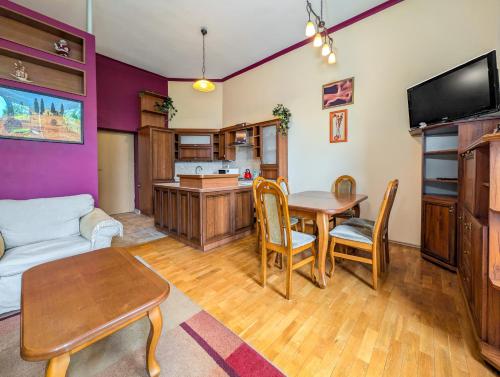 Podwale Central Apartment by BookingHost