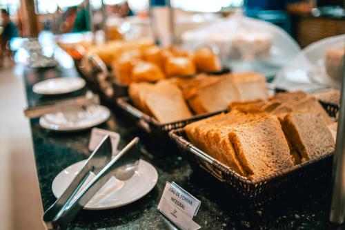 Comida en o cerca de este hotel