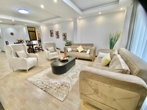 Modern Bole stay with city views, walk to airport