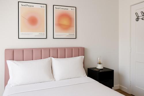 Ένα ή περισσότερα κρεβάτια σε δωμάτιο στο Stylish Stays in Historic Fourth Ward