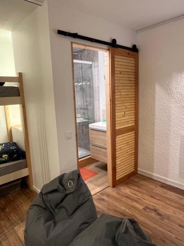 Giường trong phòng chung tại La Parenthèse