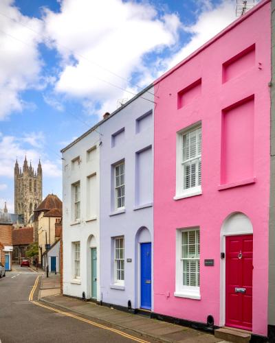 a row of brightly painted houses on a street at Rose cottage, Central, Amazing Cathedral view, Iconic pastel street in Canterbury