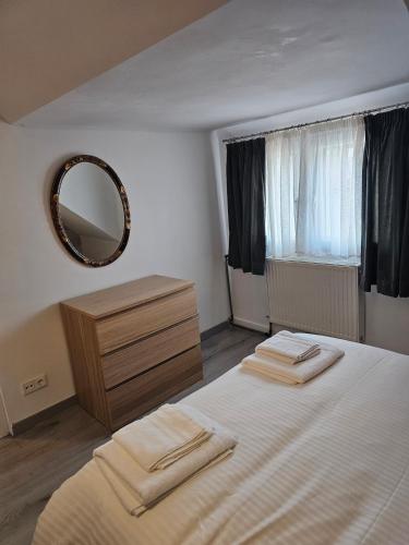 Un pat sau paturi într-o cameră la private apartment