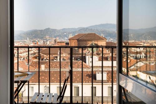 トリノにあるDomus Nova - Una finestra sui tettiの窓からの街の景色