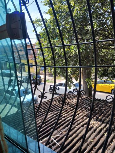 a cage with a view of a parking lot at Cantinho Amazônico in Belém