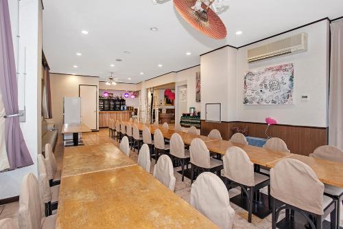 a conference room with a long table and chairs at Tenjin Lodge in Minakami