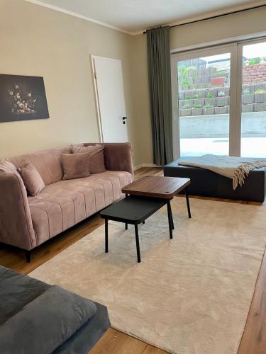 a living room with a couch and a table at Moderne Wohnung nahe Hockenheimring für bis zu 8 Personen in Hockenheim