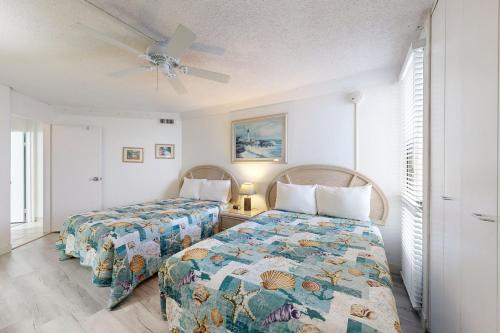 a bedroom with two beds and a ceiling fan at Pyramid 6G in Ocean City