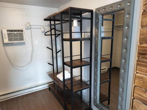 Ένα μπάνιο στο Bel Aire Motel