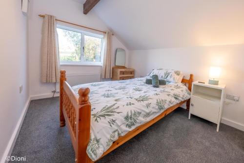a bedroom with a bed and a window at Allt-Goch in Llanbedr