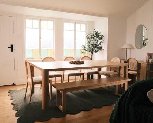 a dining room with a wooden table and chairs at Heart of Milton 4b2b AC 2Tvs Private Parking walk to Suncorp Stadium in Brisbane