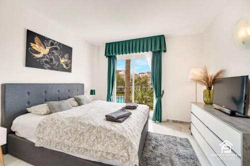 Bright and spacious 2BR with terrace in Costalita
