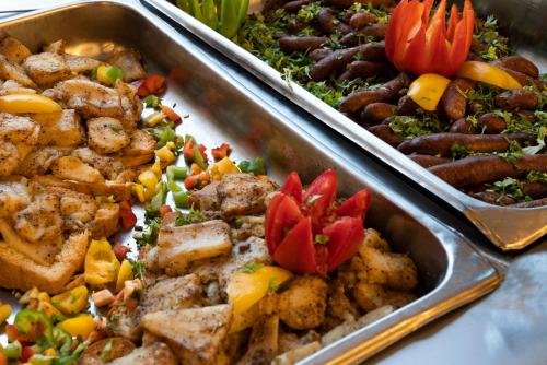 Jídlo v hotelu nebo okolí