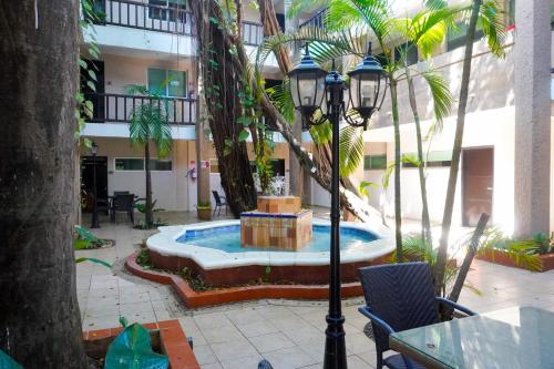 Piscina a Hotel Colonial Cancun o a prop