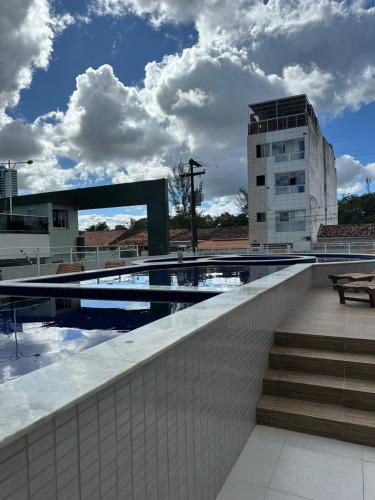 a swimming pool on top of a building at Apartamento Alto Padrão - Com Ar in Campina Grande